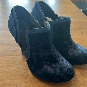 Women’s Ruby Shoo shoes. Navy Blue. Size 38, size 7 US